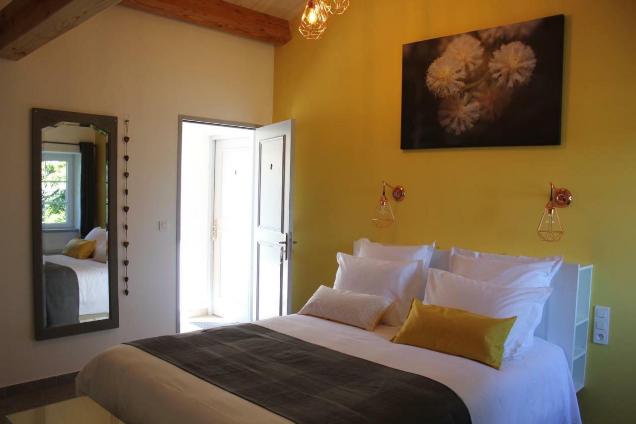 Bed and Breakfast Domaine Forvent à Saint-Julien-de-Peyrolas Extérieur photo
